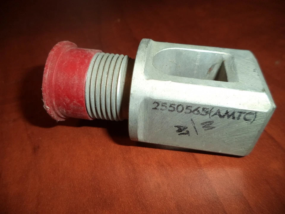 LUG Douglas A-1 Skyraider para motor ciclónico dúplex Wright R-3350 2550565 Foto 2 de 3