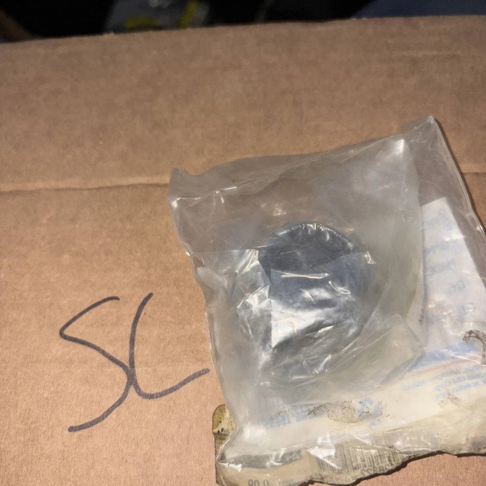 Genuine GM 1985-1998 GMC Chevrolet Oldsmobile P30 Engine Oil Filler Cap 10110859 - Image 2 of 2