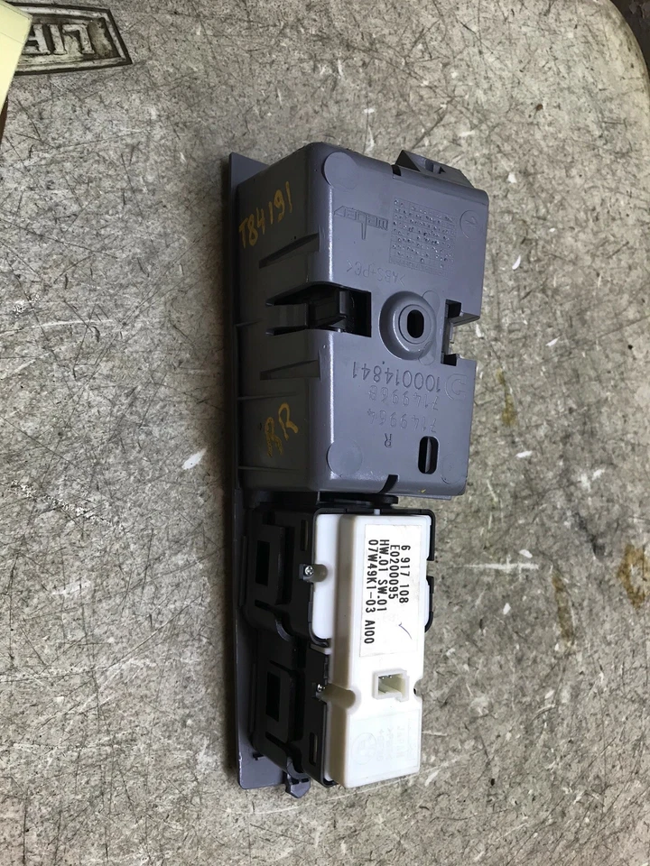 Переключатель заднего стекла для правостороннего пассажира 06 07 08 BMW 750i - Изображение 2 из 2