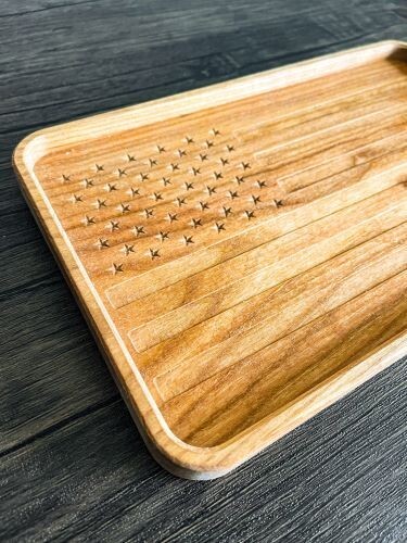 🇺🇸 Handcrafted Cherry Wood Catch All Tray with Engraved American Flag 🇺🇸 - Bild 2 von 6