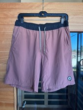 Vuori Kore Shorts Mens Terracota Red Unlined Stretch Workout Mens Medium 7 Inch