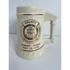 Taza de piedra de cerveza vintage 1996 de la Asociación de Bomberos del Condado de Arlington borde dorado
