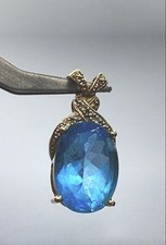 DDB 10k Gelbgold blauer Edelstein & Nahkampf Diamant Anhänger 3,4g