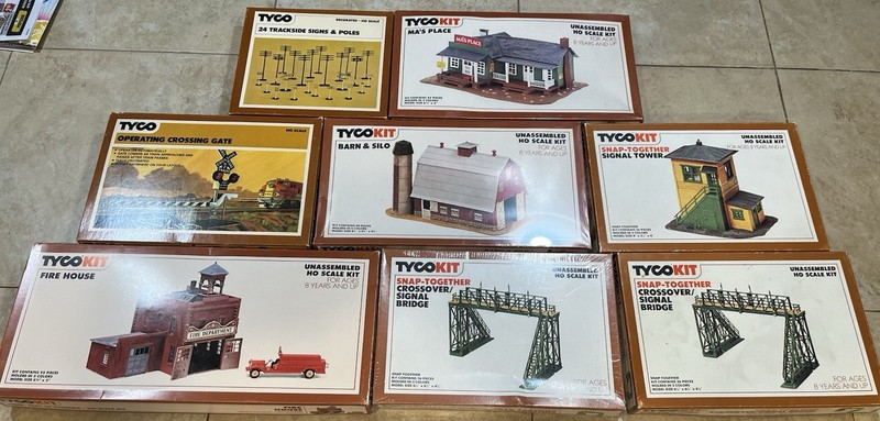 TYCO HO Scale Model Kit Lot of 11 Firehouse, Barn,Signal Tower, Crossing Gate+ 