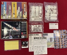 2012 AMT MAN IN SPACE Saturn V Apollo 1:200 Scale Plastic Model AMT700L06 5 Kits