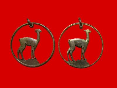 2 Anhänger aus peruanischen Münzen mit Lama Motiv ca. 25 mm