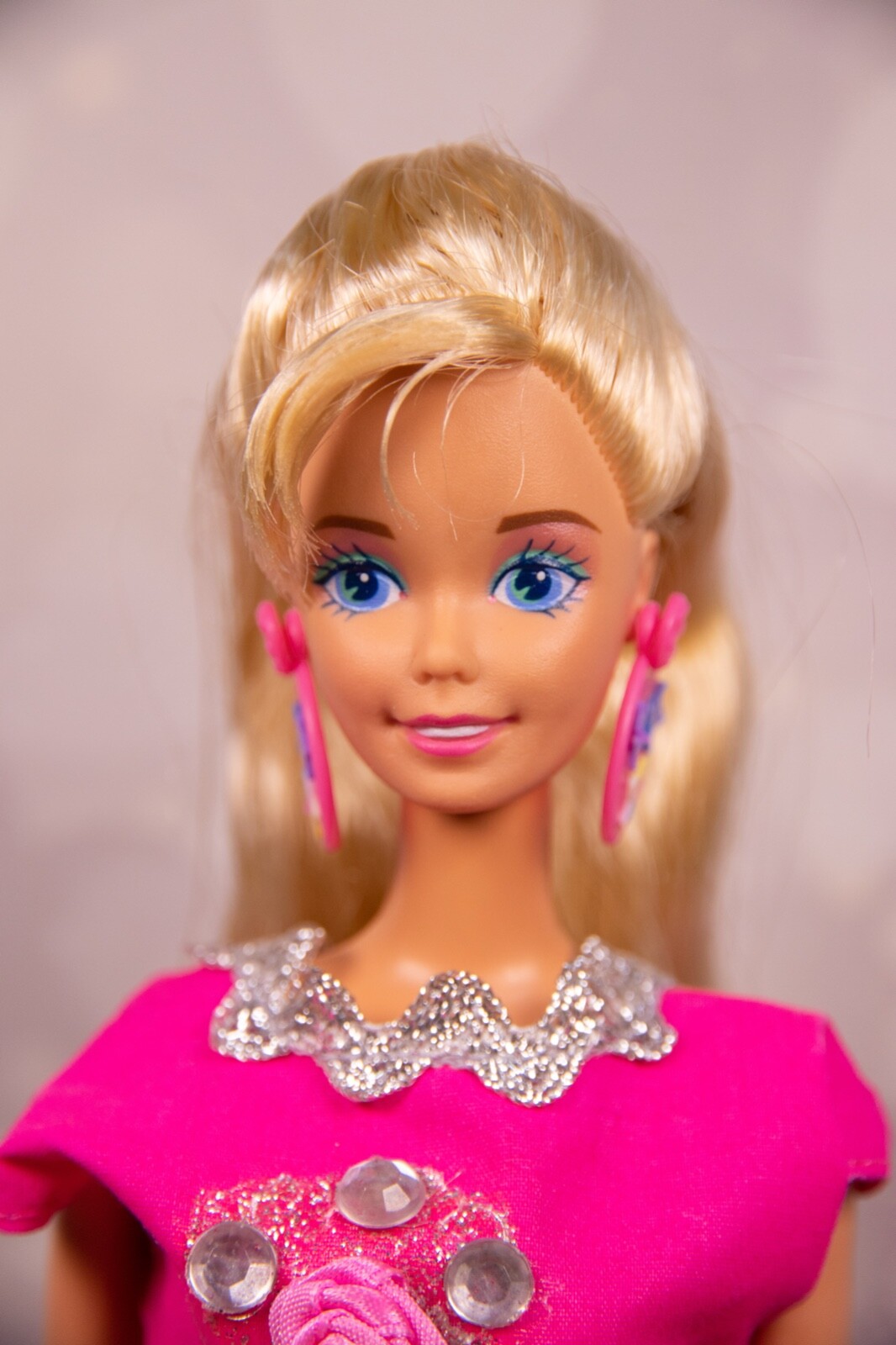 Barbie Paint and Dazzle 1993 + top + falda + zapatos + joyas # 10039 Mattel