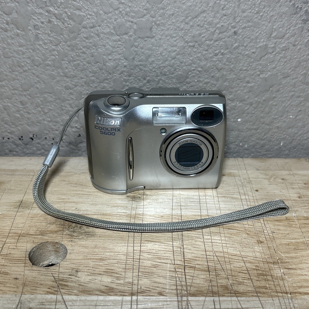 Nikon Coolpix S5600 シルバー Amazon.com : Nikon Coolpix 5600 5MP Digital Camera with 3x