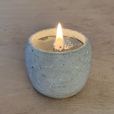 Schmelzlicht Wachsfresser Tischfeuer Schmelzkerze Indoor im grauen Betontopf