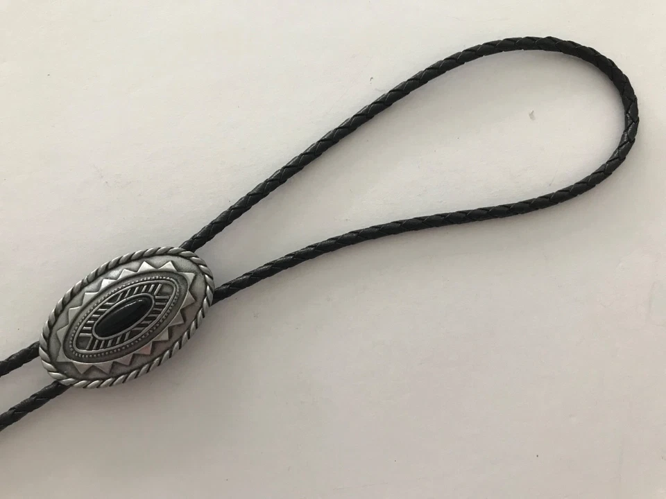 Signed ©JJ 1985 Western Pewter & Onyx Bolo Tie SW Style w/3 Pr Cowboy Earrings - Image 3 of 4