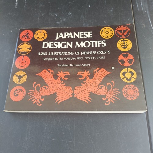 Japanese Design Motifs: 4,260 Illustrations of Japanese Crests, Fumie Adachi