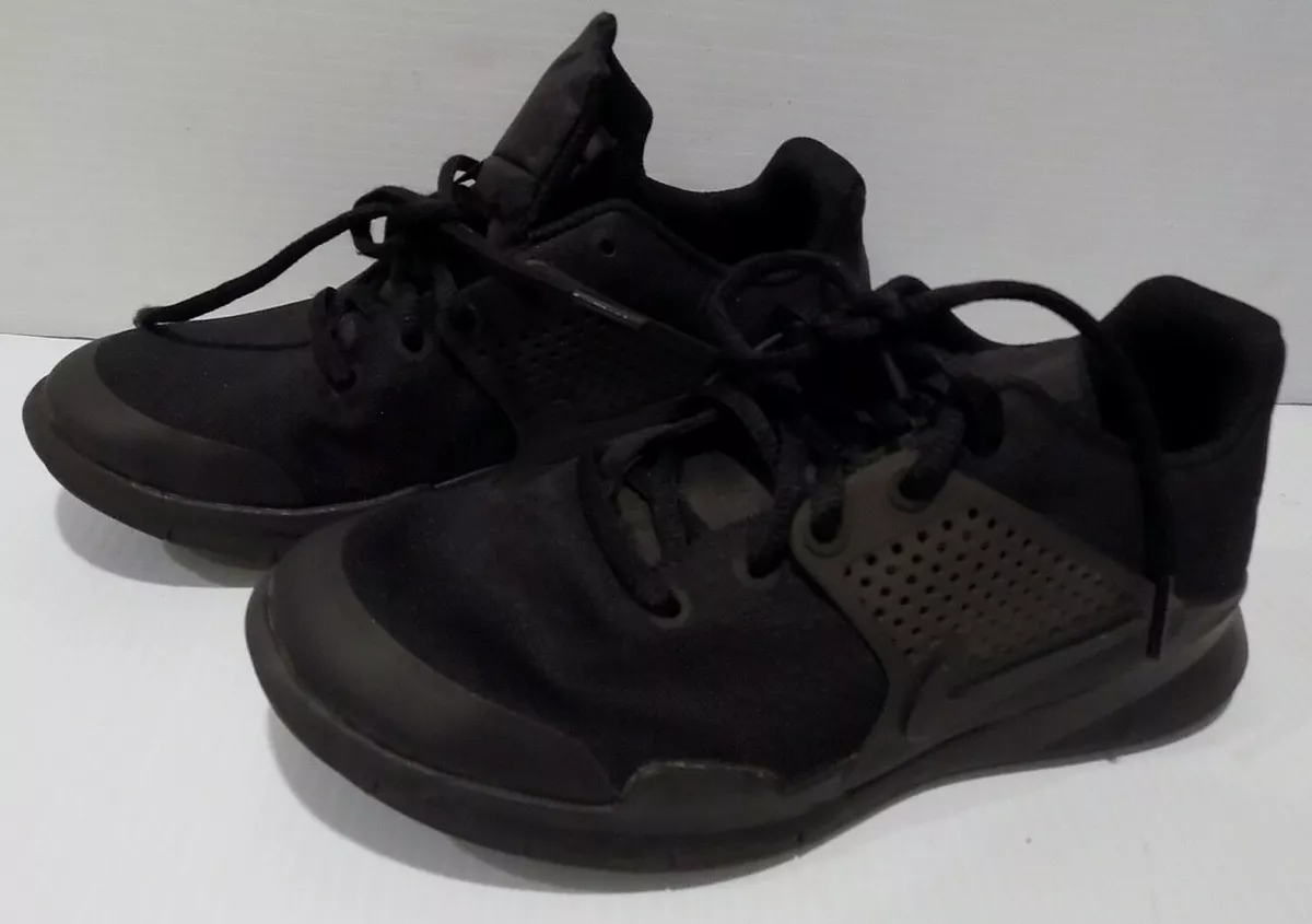 Nike arrowz hotsell lace up shoes