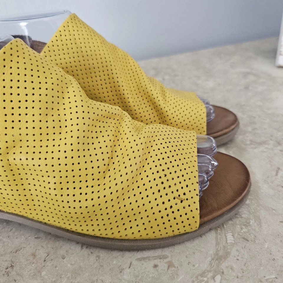 SPRING STEP Sandals Women's Size 40 US 9 Mustard Yellow Leather Perforated Soft - Image 3 of 4
