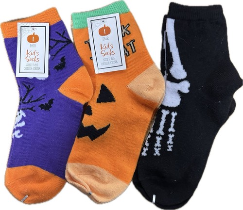 NWT 3 Pairs Kids Size 7-8.5 Halloween Ankle Socks Skeleton Pumpkin Ghost & Bats