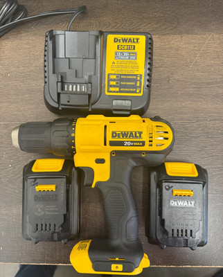 DEWALT DCD771 1/2'' Cordless Drill/Driver 20V Kit with 2 batteries and charger