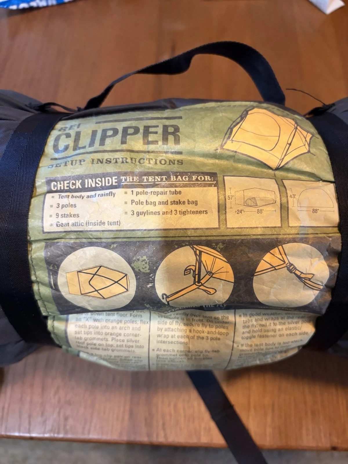 REI Clipper Tent lightweight 2 person tent For Camping Excellent Condition Popup