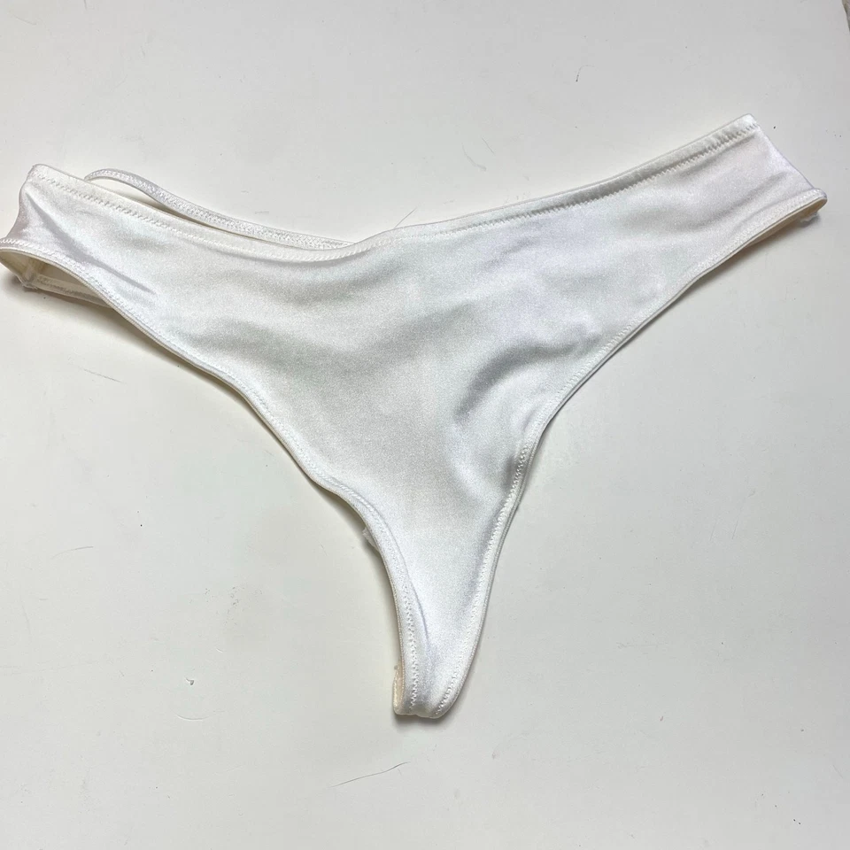 Vintage Victoria's Secret y2k Second Skin Satin V-String w Bow Back Sz M - Image 3 of 4