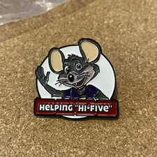🌟Chuck E Cheese “Helping Hi-Five” Employee Exclusive Pin🌟