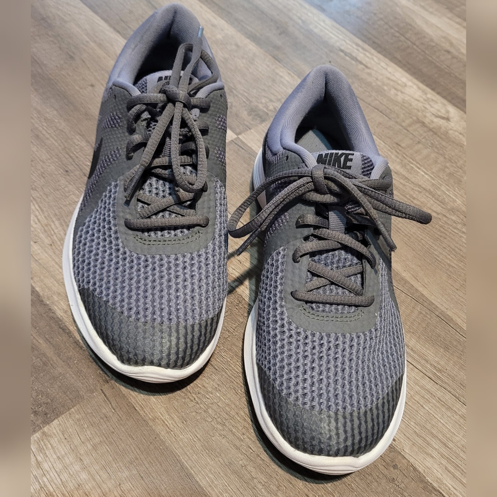 macy's nike revolution 4