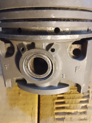 AMC/RAMBLER/HUDSON/NASH/JEEP 327 V8 1956-70 ORIGINAL STD SIZE PISTONS & RING Set - Picture 5 of 24