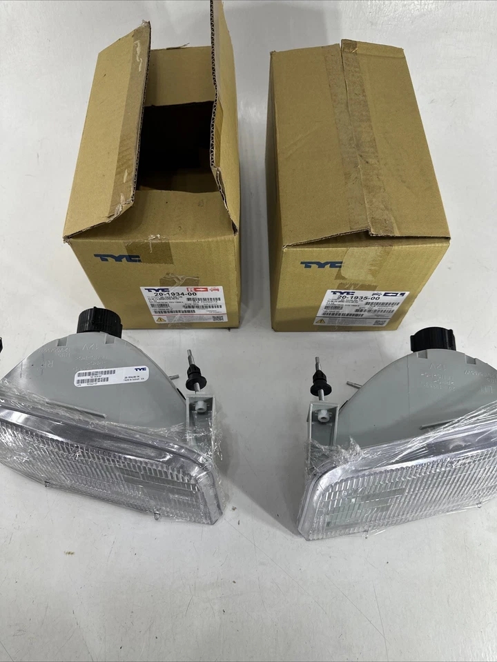 Conjunto de faros TYC 20-1935-00 20-1934-00 92-96 Ford Bronco 92-98 Pickup L R Foto 2 de 4