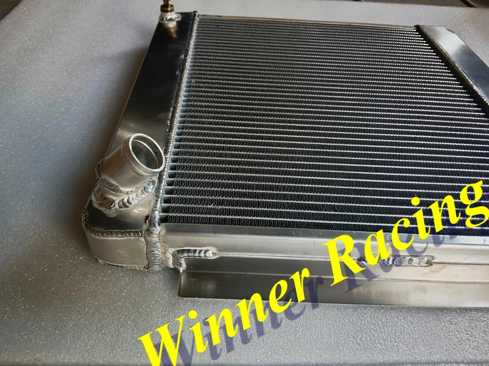 Radiador de aluminio personalizado para BMW E10 02 SIERIES 1600/2002 con motor 1970 BMW 1600 Foto 2 de 4