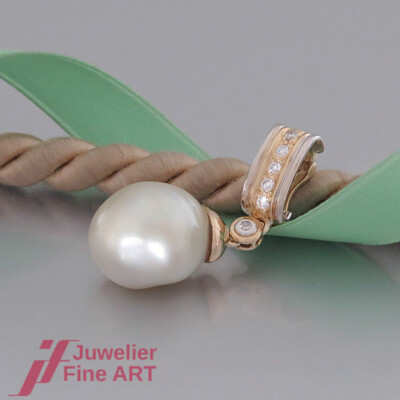 Clip Pendant-South Sea Cultured Pearl Natural & Diamonds Total 0.12ct-18K/750 Gold