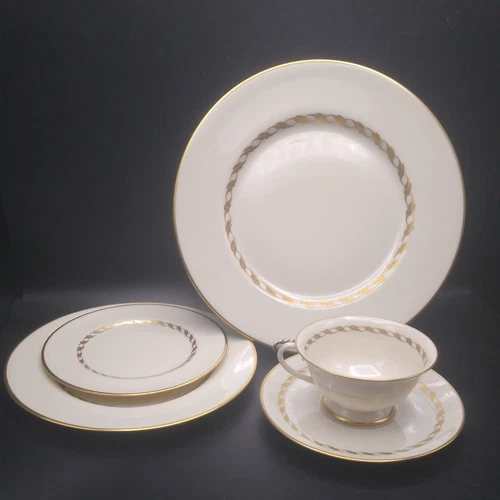 Vintage Franciscan Del Monte 5 Piece Place Setting w/ Minor Flaws