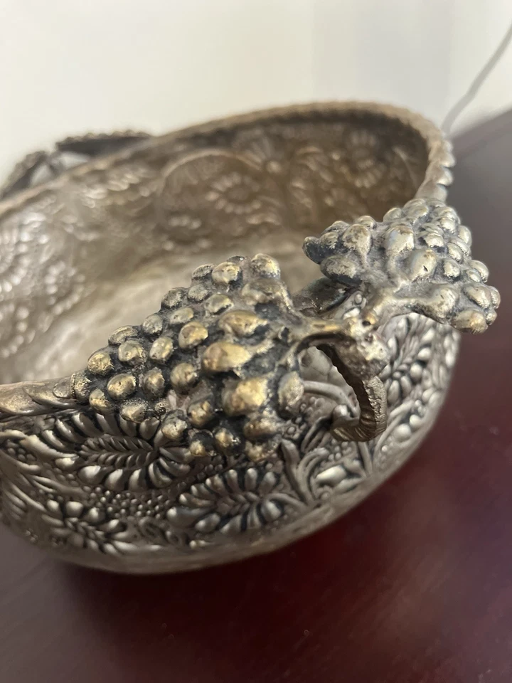 Plato de plata martillado a mano cuenco maceta lavabo floral latón asas de uva 9”x5” Foto 4 de 4