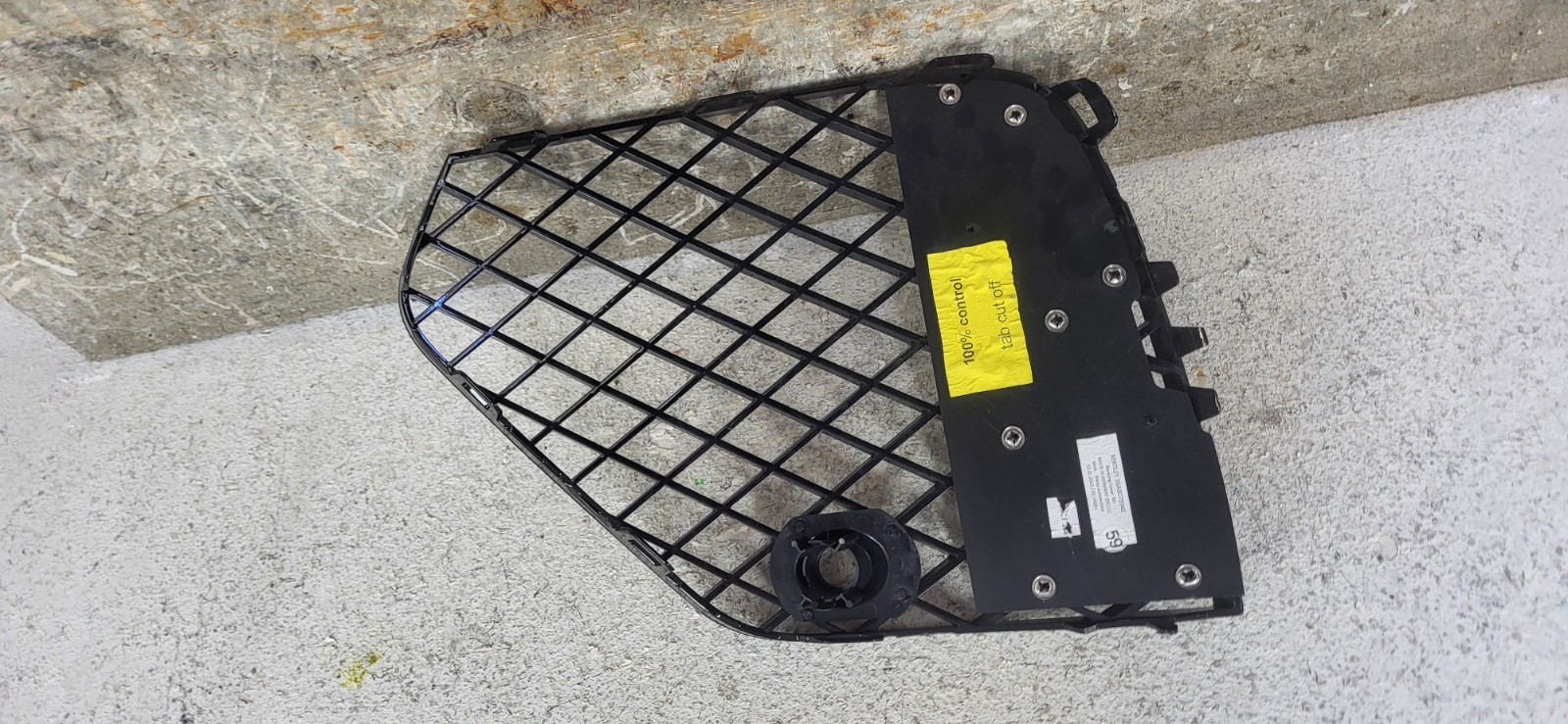 2021-2024 BENTLEY BENTAYGA COVER PASSENGER SIDE FRONT USED OEM *DC9117