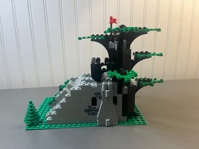 Lego - Forestmen - Camouflaged Outpost #6066 With Box Tray Instructions COMPLETE