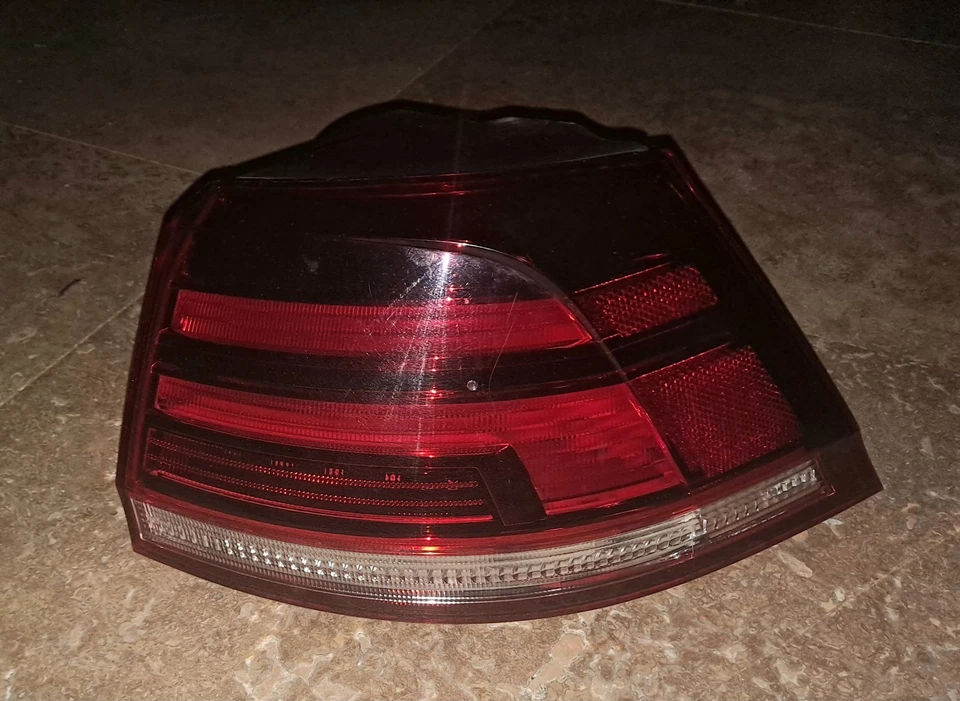 *TESTED* 2018-2019 VW Golf Sportwagon Passenger Right LED Tail Light Outer Foto 2 de 4