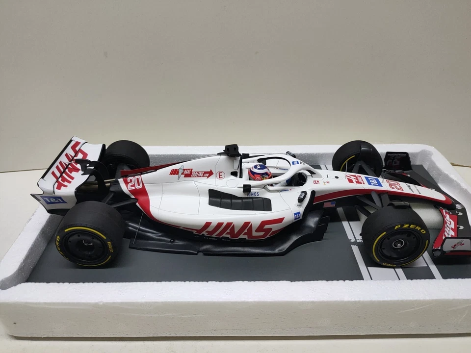 HAAS F1 Team VF-22 Kevin Magnussen British GP 2022 1/18 Minichamps F1 - Photo 4/4