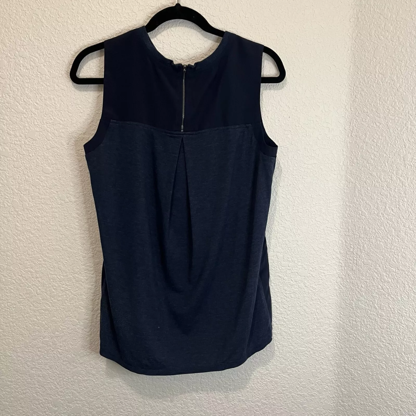 athleta geometric floral sleeveless back zip blouse shirt