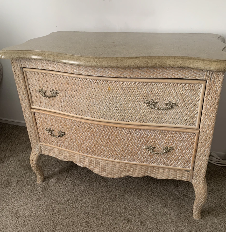 Mueble de mimbre vintage aparador usado con 2 cajones y tapa Fórmica Foto 2 de 4