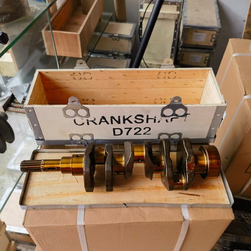 over haul kit+crankshaft+connecting rod+head bolts+oil pump For Kubota D722 - Picture 2 of 5