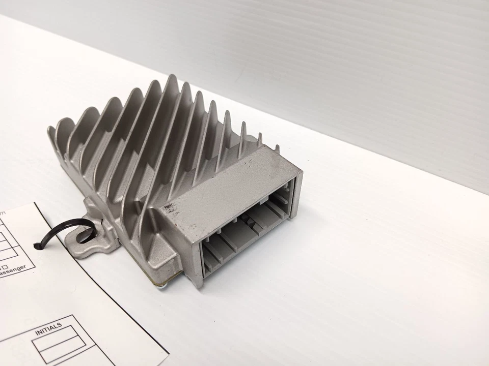 Amplificador Harman Active Sound Design 2015 BMW M4 F82 OEM 9352264 F30 F32 F34 - Imagem 2 de 4