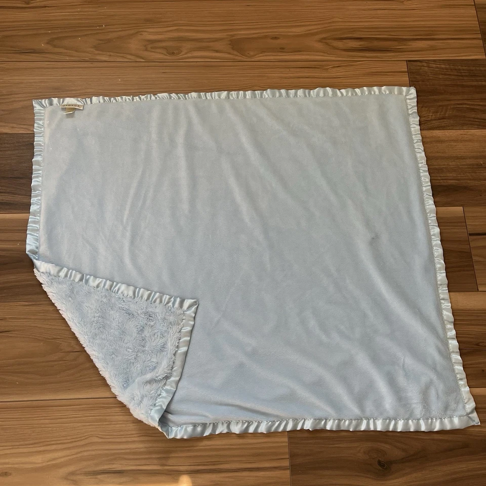 Cobertor de bebê muito bom estado George/Walmart azul roseta redemoinho acabamento acetinado - Imagem 4 de 4