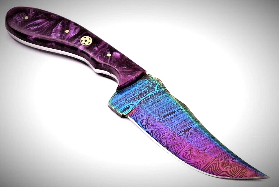 ⚡CUCHILLO DE CAZA HECHO A MANO DE ACERO DAMASCO RECUBIERTO DE TITANIO MANGO DE RESINA DE 8,50"*306⚡ Foto 2 de 4