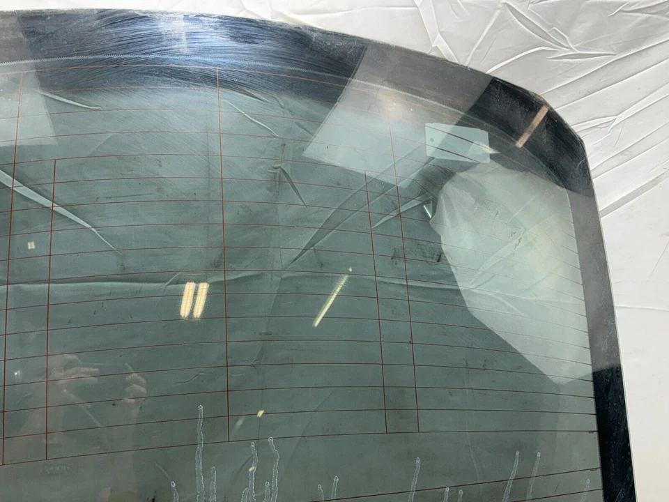 Vidrio parabrisas trasero Chevrolet Malibu 2016-2024 OEM Foto 4 de 4