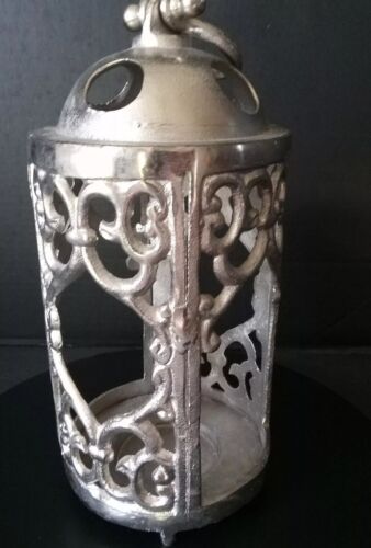 "Linterna colgante de filigrana de metal plateado con soporte para patas 12"" x 5" - Imagen 6 de 13