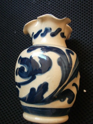 Aller Vale Pottery TORQUAY Sandringham pattern pinched, dimpled vase