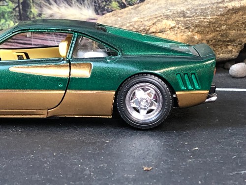 Imperfect 1:24 BURAGO Italy Diecast GREEN & GOLD FERRARI GTO 1984 No Box AS-IS - Picture 4 of 24