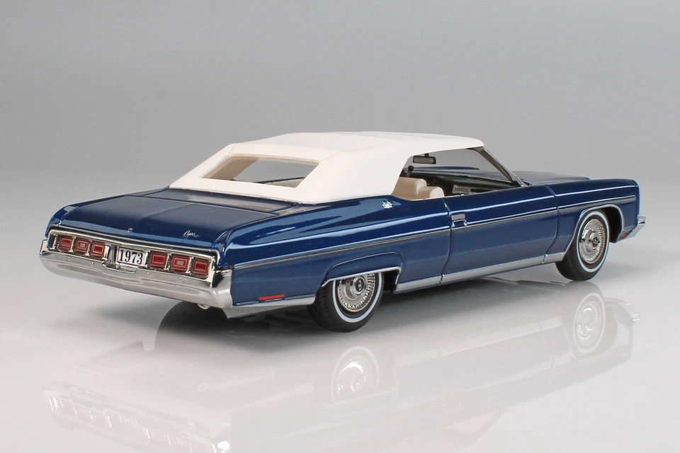 Chevrolet Caprice 1973 CVT., cerrado - azul oscuro met. Modelos de estampillas 1:43 STM 73100 Foto 2 de 2