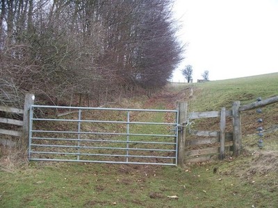 Photo A2 Change of direction Hinchwick The bridleway, part of the Diamon c2010
