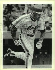 1987 Press Photo New York Mets Wally Backman running bases - six00088