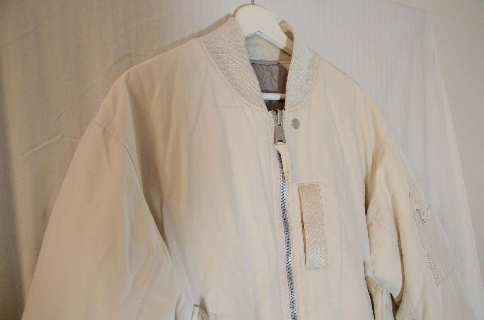 Nike Jordan Cream Padded MA-1 Bomber Jacket Quilted Lining Jumpman Sleeve - product detail image 4