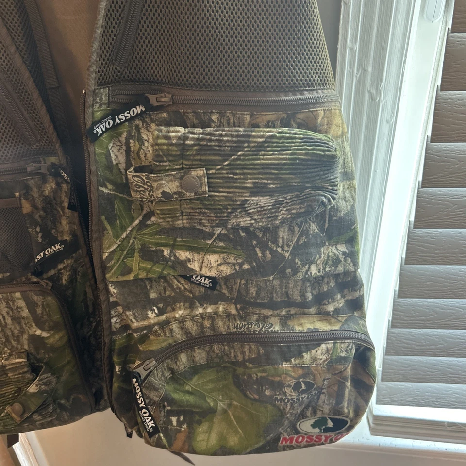 Mossy Oak Men’s Hunting Vest With Detachable Cushion Size XL (46-48) - Image 2 of 4