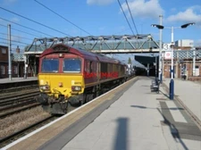 PHOTO  CLASS 66 66078 PASSES DONCASTER 26/10/15 WORKING 6E33 ARPLEY SIDINGS TO D