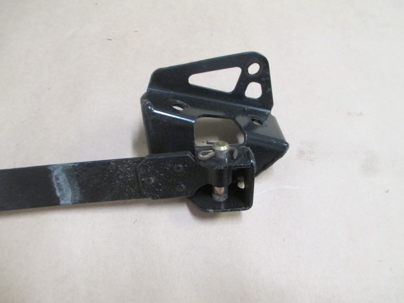 Ferrari 430,360 - LH Fuel Tank Gas Strap # 180348